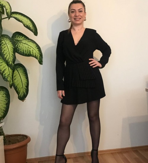 Pilise Detaylı Kruvaze Yaka Mini Tulum Siyah Pilise Detaylı Kruvaze Yaka Mini Tulum Siyah