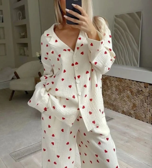 Beatiful Krinkıl Örme Kumaş Kalpli Pijama Takımı Beatiful Krinkıl Örme Kumaş Kalpli Pijama Takımı